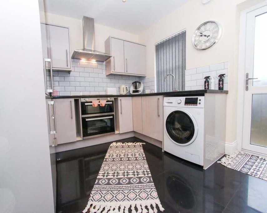 No25-Luxe Living Guest House- 2 Bed-Wifi-Free Parking-City- Beach Swansea Exterior foto